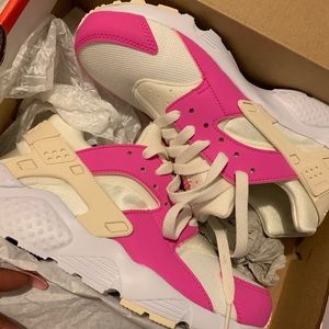 Sail/Light Cream/Laser Fuchsia/White